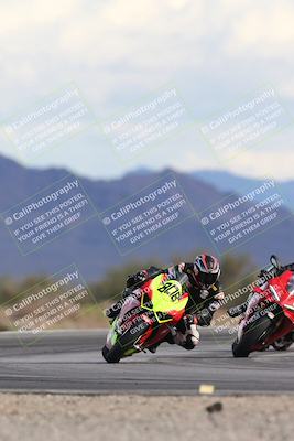 media/Nov-16-2025-Race Pace (Sun) [[8c5fa54630]]/Non Verified Riders (1st 20 Minutes)/5-Turn 15 (110pm)/